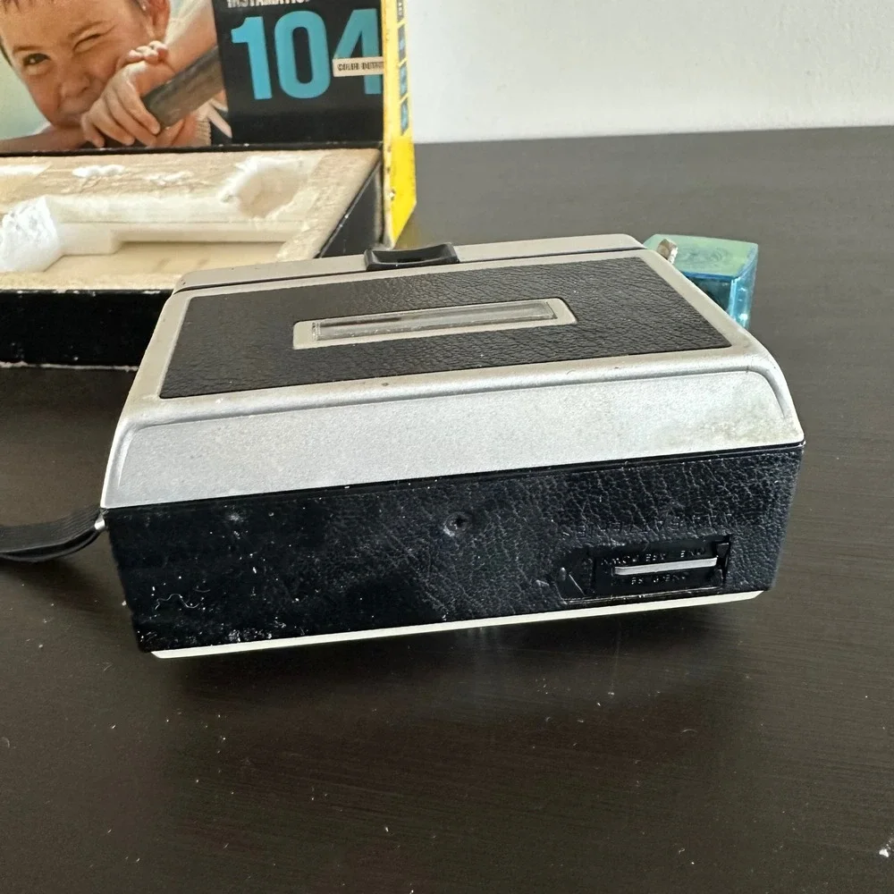 Vintage Kodak Instamatic 104 Camera Color Outfit with Box and GE Flashcube